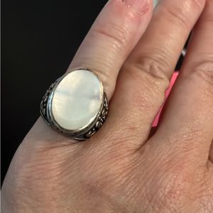 Sterling silver ring with white stone (mother of pearl) size 6
